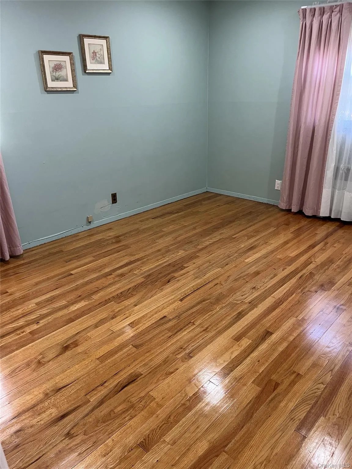 12 Lenore Avenue, Oyster Bay, NY, 3 Bedrooms Bedrooms, 8 Rooms Rooms,2 BathroomsBathrooms,Residential Lease,For Rent,Lenore,0,1027920 12 Lenore Avenue, Oyster Bay, NY, 3 Bedrooms Bedrooms, 8 Rooms Rooms,2 BathroomsBathrooms,Residential Lease,For Rent,Lenore,0,1027920