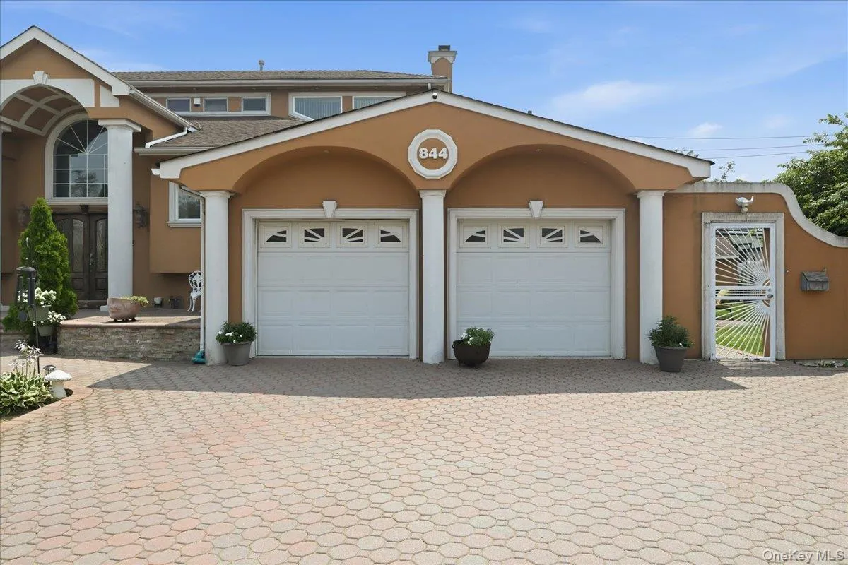 844 Park Lane, Hempstead, NY, 7 Bedrooms Bedrooms, 14 Rooms Rooms,4 BathroomsBathrooms,Residential,For Rent,Park,0,1027923 844 Park Lane, Hempstead, NY, 7 Bedrooms Bedrooms, 14 Rooms Rooms,4 BathroomsBathrooms,Residential,For Rent,Park,0,1027923