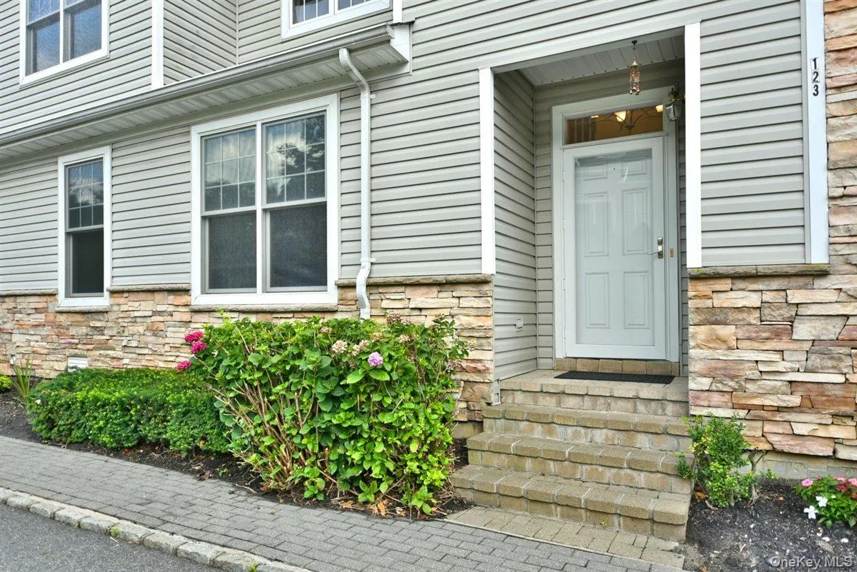 123 Links Court, North Hempstead, NY, 3 Bedrooms Bedrooms, 7 Rooms Rooms,2 BathroomsBathrooms,Residential,For Rent,Links,0,1027930 123 Links Court, North Hempstead, NY, 3 Bedrooms Bedrooms, 7 Rooms Rooms,2 BathroomsBathrooms,Residential,For Rent,Links,0,1027930