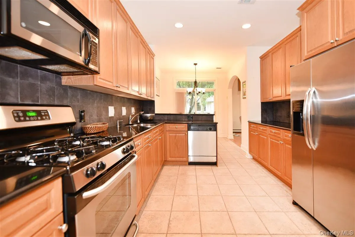 123 Links Court, North Hempstead, NY, 3 Bedrooms Bedrooms, 7 Rooms Rooms,2 BathroomsBathrooms,Residential,For Rent,Links,0,1027930 123 Links Court, North Hempstead, NY, 3 Bedrooms Bedrooms, 7 Rooms Rooms,2 BathroomsBathrooms,Residential,For Rent,Links,0,1027930