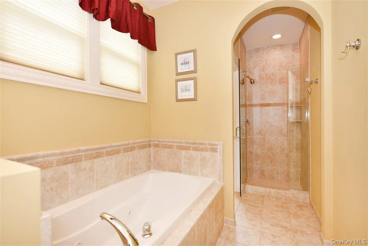 123 Links Court, North Hempstead, NY, 3 Bedrooms Bedrooms, 7 Rooms Rooms,2 BathroomsBathrooms,Residential,For Rent,Links,0,1027930 123 Links Court, North Hempstead, NY, 3 Bedrooms Bedrooms, 7 Rooms Rooms,2 BathroomsBathrooms,Residential,For Rent,Links,0,1027930