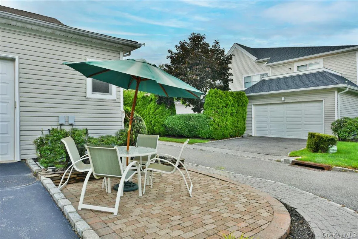 123 Links Court, North Hempstead, NY, 3 Bedrooms Bedrooms, 7 Rooms Rooms,2 BathroomsBathrooms,Residential,For Rent,Links,0,1027930 123 Links Court, North Hempstead, NY, 3 Bedrooms Bedrooms, 7 Rooms Rooms,2 BathroomsBathrooms,Residential,For Rent,Links,0,1027930