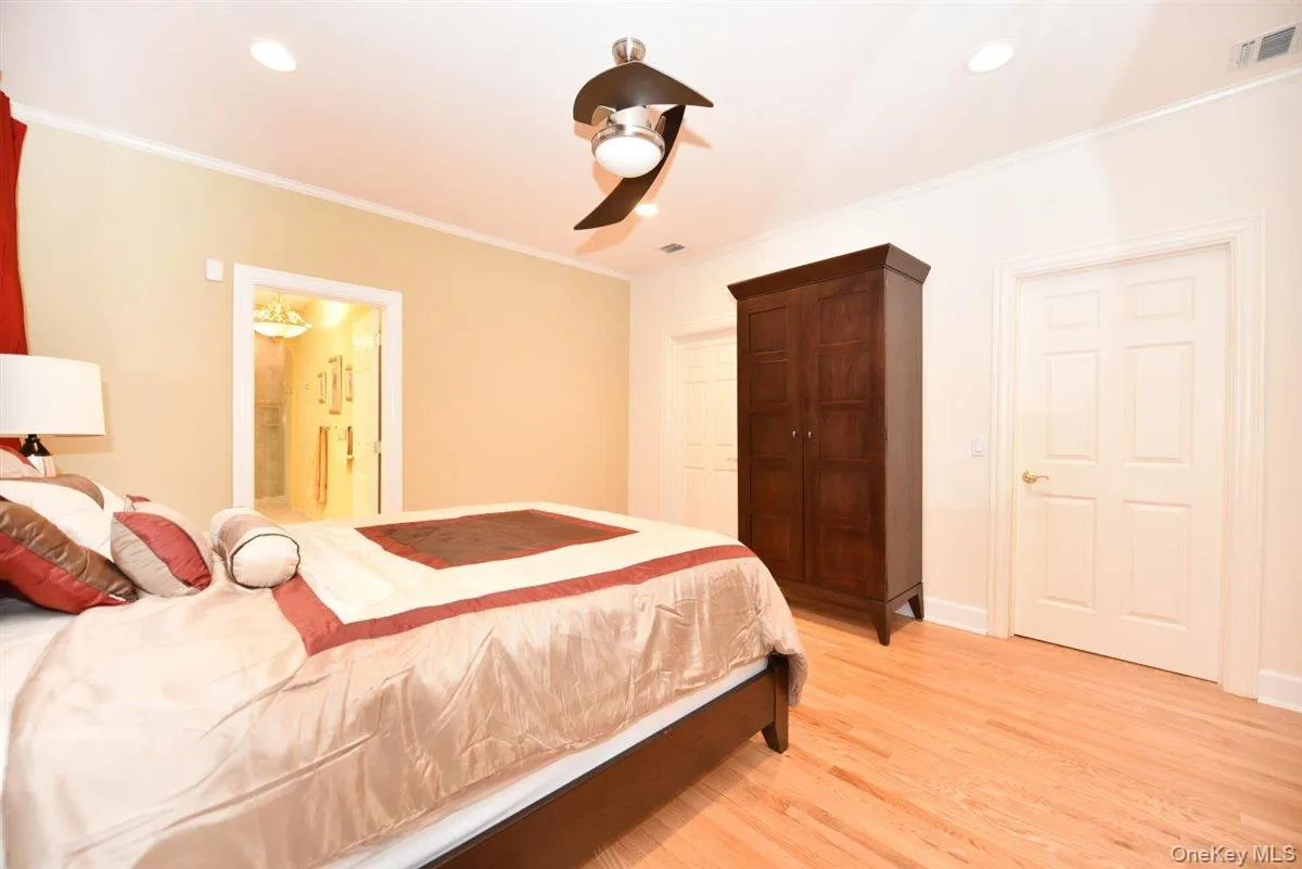 123 Links Court, North Hempstead, NY, 3 Bedrooms Bedrooms, 7 Rooms Rooms,2 BathroomsBathrooms,Residential,For Rent,Links,0,1027930 123 Links Court, North Hempstead, NY, 3 Bedrooms Bedrooms, 7 Rooms Rooms,2 BathroomsBathrooms,Residential,For Rent,Links,0,1027930