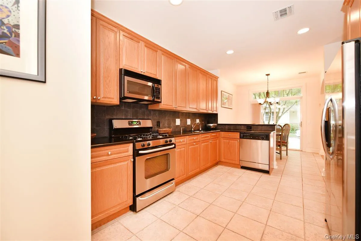 123 Links Court, North Hempstead, NY, 3 Bedrooms Bedrooms, 7 Rooms Rooms,2 BathroomsBathrooms,Residential,For Rent,Links,0,1027930 123 Links Court, North Hempstead, NY, 3 Bedrooms Bedrooms, 7 Rooms Rooms,2 BathroomsBathrooms,Residential,For Rent,Links,0,1027930