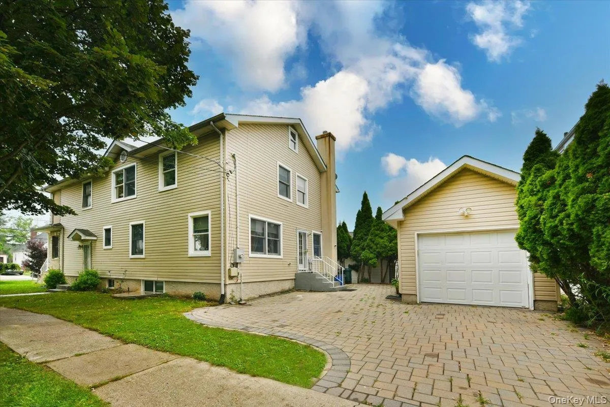 109 Charles Street, Hempstead, NY, 5 Bedrooms Bedrooms, 8 Rooms Rooms,3 BathroomsBathrooms,Residential Lease,For Rent,Charles,0,1027931 109 Charles Street, Hempstead, NY, 5 Bedrooms Bedrooms, 8 Rooms Rooms,3 BathroomsBathrooms,Residential Lease,For Rent,Charles,0,1027931