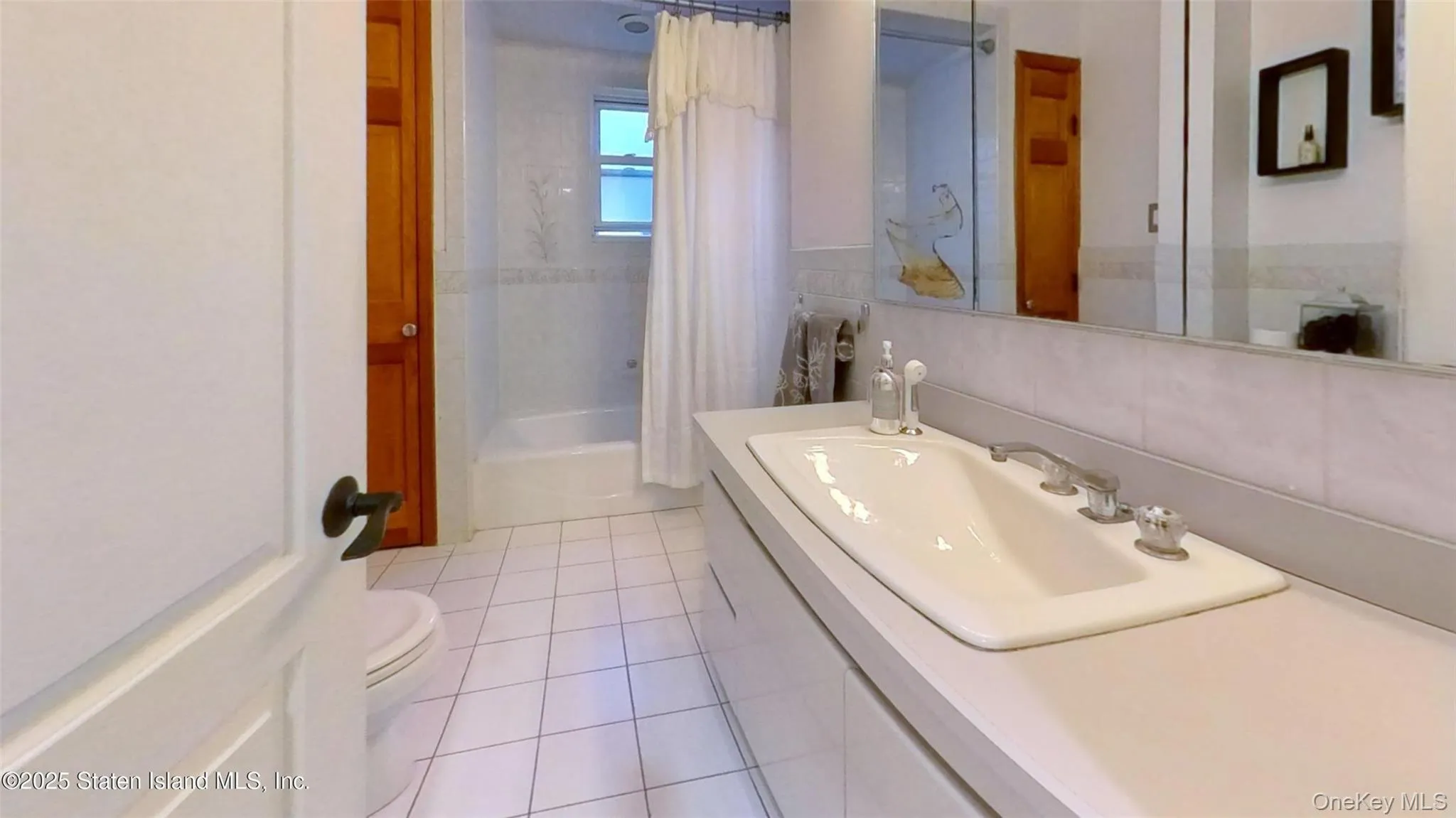 257 Locust Avenue, New York, NY, 5 Bedrooms Bedrooms, 12 Rooms Rooms,4 BathroomsBathrooms,Residential,For Rent,Locust,0,1027938 257 Locust Avenue, New York, NY, 5 Bedrooms Bedrooms, 12 Rooms Rooms,4 BathroomsBathrooms,Residential,For Rent,Locust,0,1027938