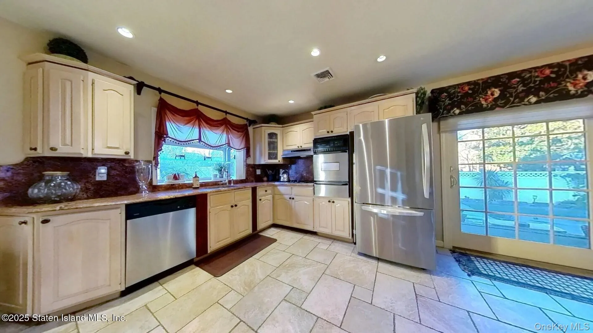 257 Locust Avenue, New York, NY, 5 Bedrooms Bedrooms, 12 Rooms Rooms,4 BathroomsBathrooms,Residential,For Rent,Locust,0,1027938 257 Locust Avenue, New York, NY, 5 Bedrooms Bedrooms, 12 Rooms Rooms,4 BathroomsBathrooms,Residential,For Rent,Locust,0,1027938