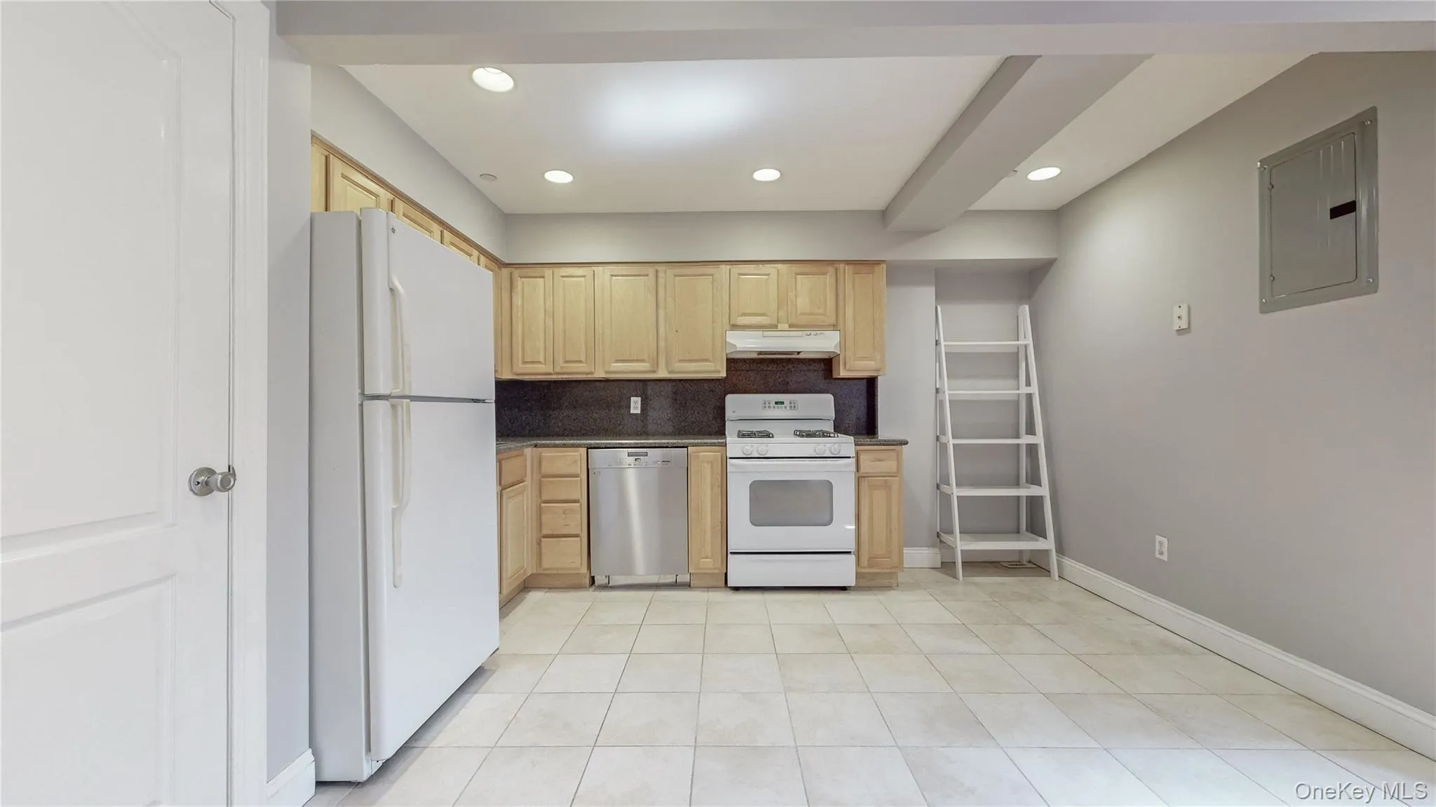 83-71 116th Street, New York, NY, 1 Bedroom Bedrooms, 4 Rooms Rooms,1 BathroomBathrooms,Residential Lease,For Rent,116th,0,1027942 83-71 116th Street, New York, NY, 1 Bedroom Bedrooms, 4 Rooms Rooms,1 BathroomBathrooms,Residential Lease,For Rent,116th,0,1027942