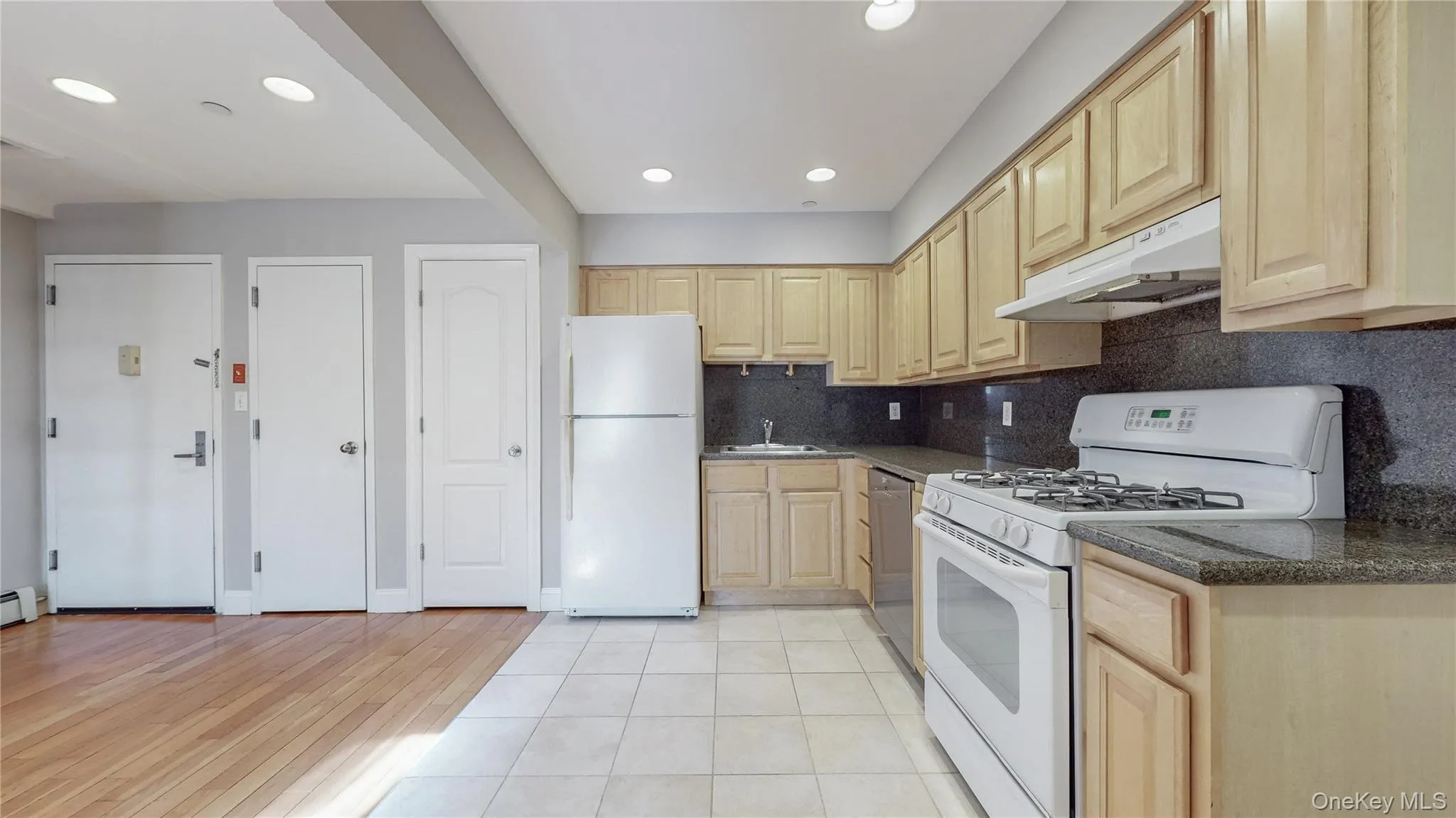 83-71 116th Street, New York, NY, 1 Bedroom Bedrooms, 4 Rooms Rooms,1 BathroomBathrooms,Residential Lease,For Rent,116th,0,1027942 83-71 116th Street, New York, NY, 1 Bedroom Bedrooms, 4 Rooms Rooms,1 BathroomBathrooms,Residential Lease,For Rent,116th,0,1027942