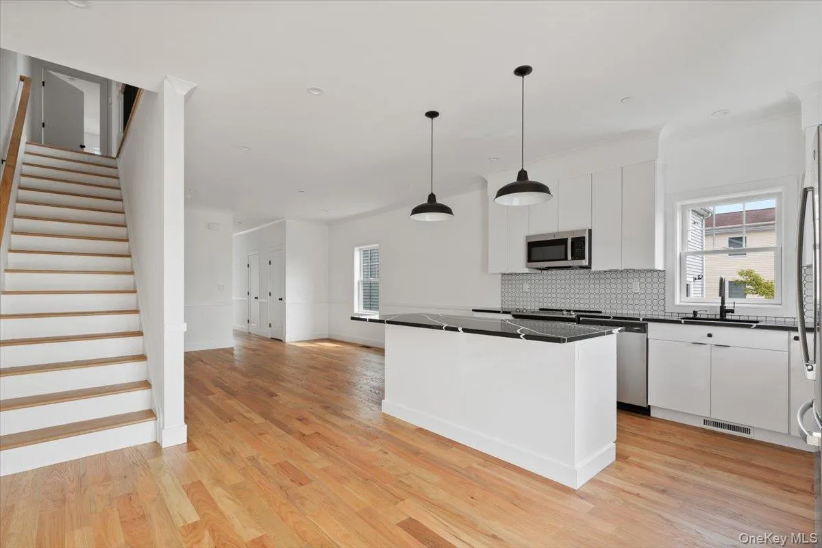 109 Park Avenue, Harrison, NY, 3 Bedrooms Bedrooms, 6 Rooms Rooms,3 BathroomsBathrooms,Residential Lease,For Rent,Park,0,1027950 109 Park Avenue, Harrison, NY, 3 Bedrooms Bedrooms, 6 Rooms Rooms,3 BathroomsBathrooms,Residential Lease,For Rent,Park,0,1027950