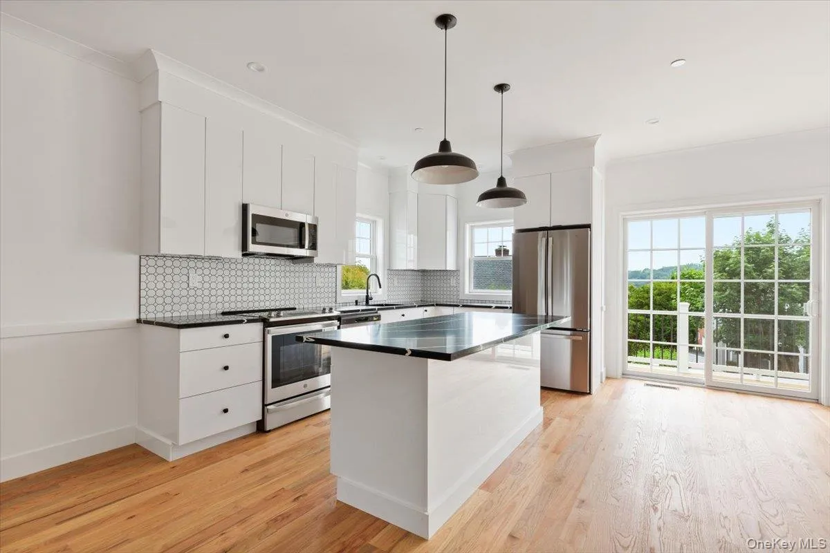 109 Park Avenue, Harrison, NY, 3 Bedrooms Bedrooms, 6 Rooms Rooms,3 BathroomsBathrooms,Residential Lease,For Rent,Park,0,1027950 109 Park Avenue, Harrison, NY, 3 Bedrooms Bedrooms, 6 Rooms Rooms,3 BathroomsBathrooms,Residential Lease,For Rent,Park,0,1027950
