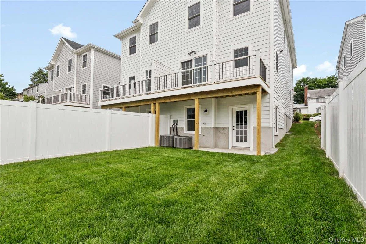 109 Park Avenue, Harrison, NY, 3 Bedrooms Bedrooms, 6 Rooms Rooms,3 BathroomsBathrooms,Residential Lease,For Rent,Park,0,1027950 109 Park Avenue, Harrison, NY, 3 Bedrooms Bedrooms, 6 Rooms Rooms,3 BathroomsBathrooms,Residential Lease,For Rent,Park,0,1027950