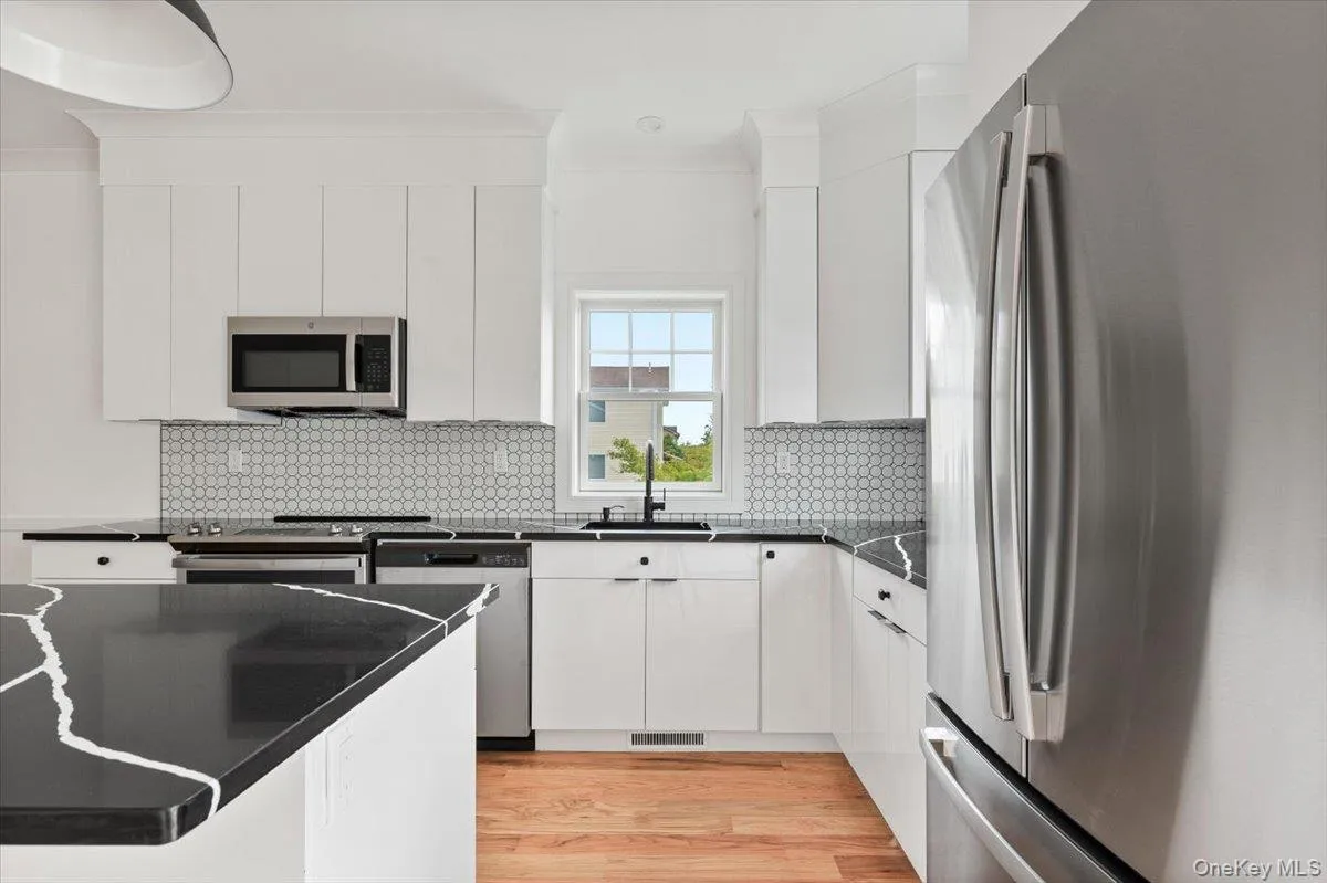 109 Park Avenue, Harrison, NY, 3 Bedrooms Bedrooms, 6 Rooms Rooms,3 BathroomsBathrooms,Residential Lease,For Rent,Park,0,1027950 109 Park Avenue, Harrison, NY, 3 Bedrooms Bedrooms, 6 Rooms Rooms,3 BathroomsBathrooms,Residential Lease,For Rent,Park,0,1027950