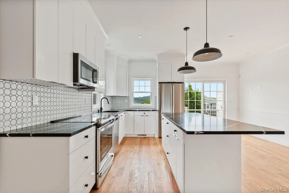 109 Park Avenue, Harrison, NY, 3 Bedrooms Bedrooms, 6 Rooms Rooms,3 BathroomsBathrooms,Residential Lease,For Rent,Park,0,1027950 109 Park Avenue, Harrison, NY, 3 Bedrooms Bedrooms, 6 Rooms Rooms,3 BathroomsBathrooms,Residential Lease,For Rent,Park,0,1027950