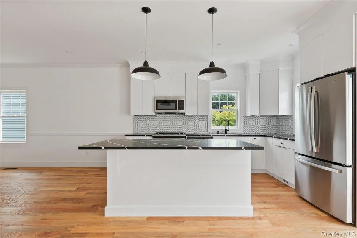 109 Park Avenue, Harrison, NY, 3 Bedrooms Bedrooms, 6 Rooms Rooms,3 BathroomsBathrooms,Residential Lease,For Rent,Park,0,1027950 109 Park Avenue, Harrison, NY, 3 Bedrooms Bedrooms, 6 Rooms Rooms,3 BathroomsBathrooms,Residential Lease,For Rent,Park,0,1027950