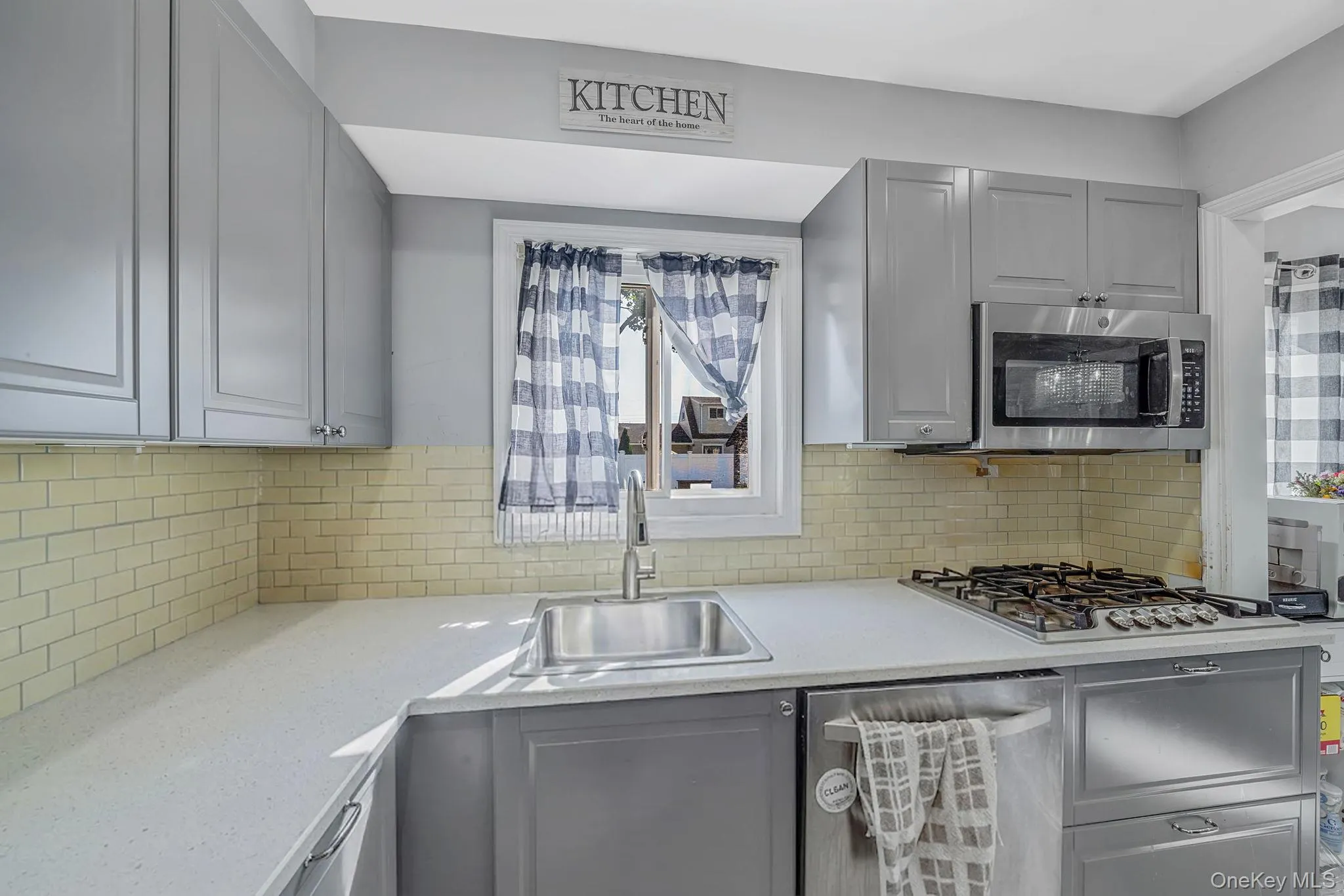 1030 Fulton Avenue, Babylon, NY, 4 Bedrooms Bedrooms, 7 Rooms Rooms,1 BathroomBathrooms,Residential,For Rent,Fulton,0,1027956 1030 Fulton Avenue, Babylon, NY, 4 Bedrooms Bedrooms, 7 Rooms Rooms,1 BathroomBathrooms,Residential,For Rent,Fulton,0,1027956