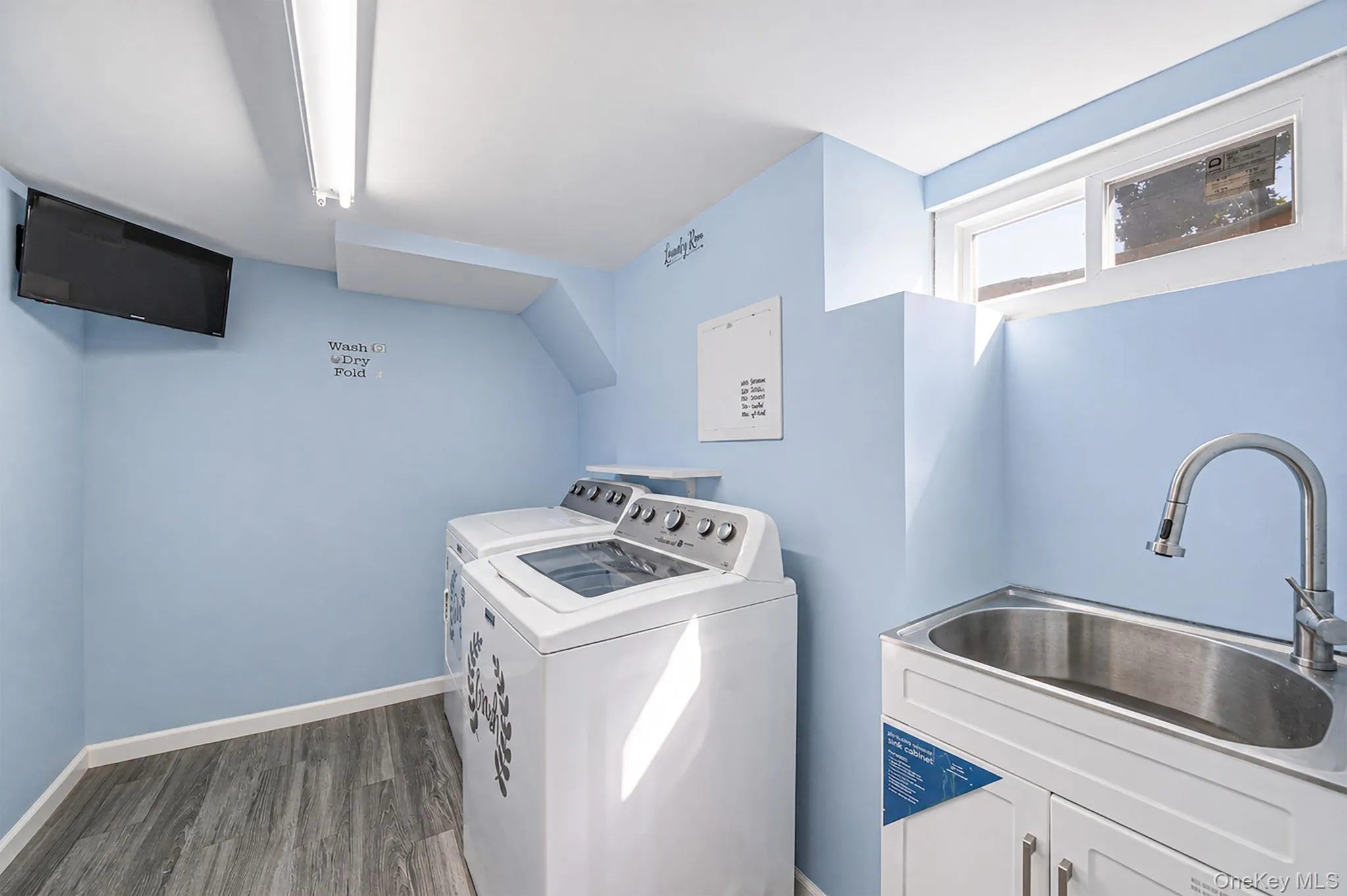1030 Fulton Avenue, Babylon, NY, 4 Bedrooms Bedrooms, 7 Rooms Rooms,1 BathroomBathrooms,Residential,For Rent,Fulton,0,1027956 1030 Fulton Avenue, Babylon, NY, 4 Bedrooms Bedrooms, 7 Rooms Rooms,1 BathroomBathrooms,Residential,For Rent,Fulton,0,1027956
