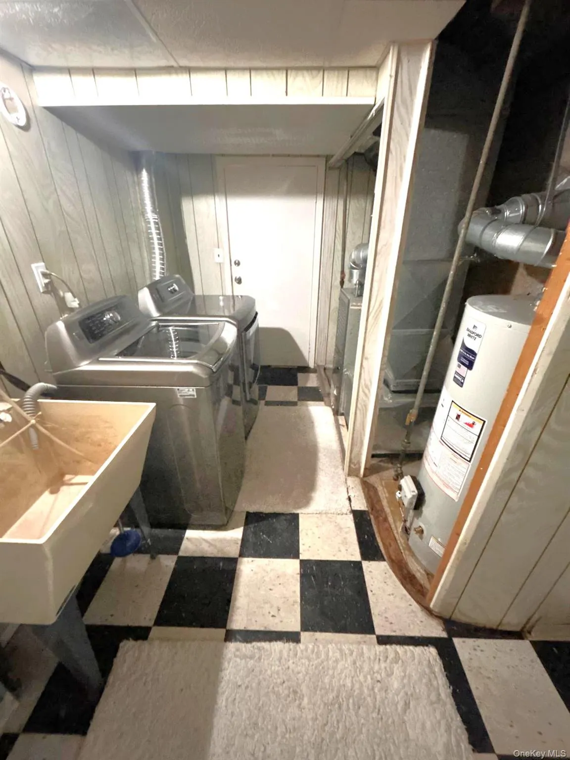 98 Albertson Place, North Hempstead, NY, 3 Bedrooms Bedrooms, 6 Rooms Rooms,2 BathroomsBathrooms,Residential,For Rent,Albertson,0,1027969 98 Albertson Place, North Hempstead, NY, 3 Bedrooms Bedrooms, 6 Rooms Rooms,2 BathroomsBathrooms,Residential,For Rent,Albertson,0,1027969