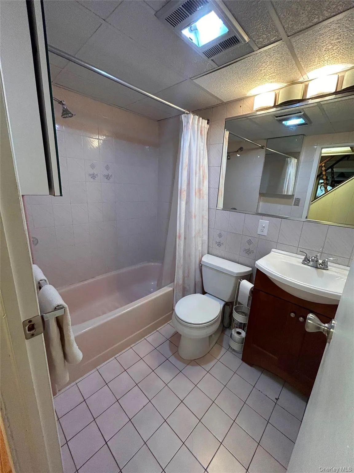 98 Albertson Place, North Hempstead, NY, 3 Bedrooms Bedrooms, 6 Rooms Rooms,2 BathroomsBathrooms,Residential,For Rent,Albertson,0,1027969 98 Albertson Place, North Hempstead, NY, 3 Bedrooms Bedrooms, 6 Rooms Rooms,2 BathroomsBathrooms,Residential,For Rent,Albertson,0,1027969