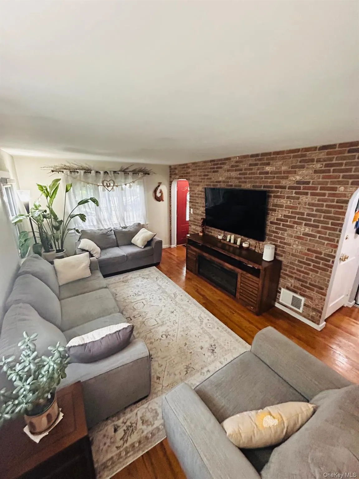98 Albertson Place, North Hempstead, NY, 3 Bedrooms Bedrooms, 6 Rooms Rooms,2 BathroomsBathrooms,Residential,For Rent,Albertson,0,1027969 98 Albertson Place, North Hempstead, NY, 3 Bedrooms Bedrooms, 6 Rooms Rooms,2 BathroomsBathrooms,Residential,For Rent,Albertson,0,1027969