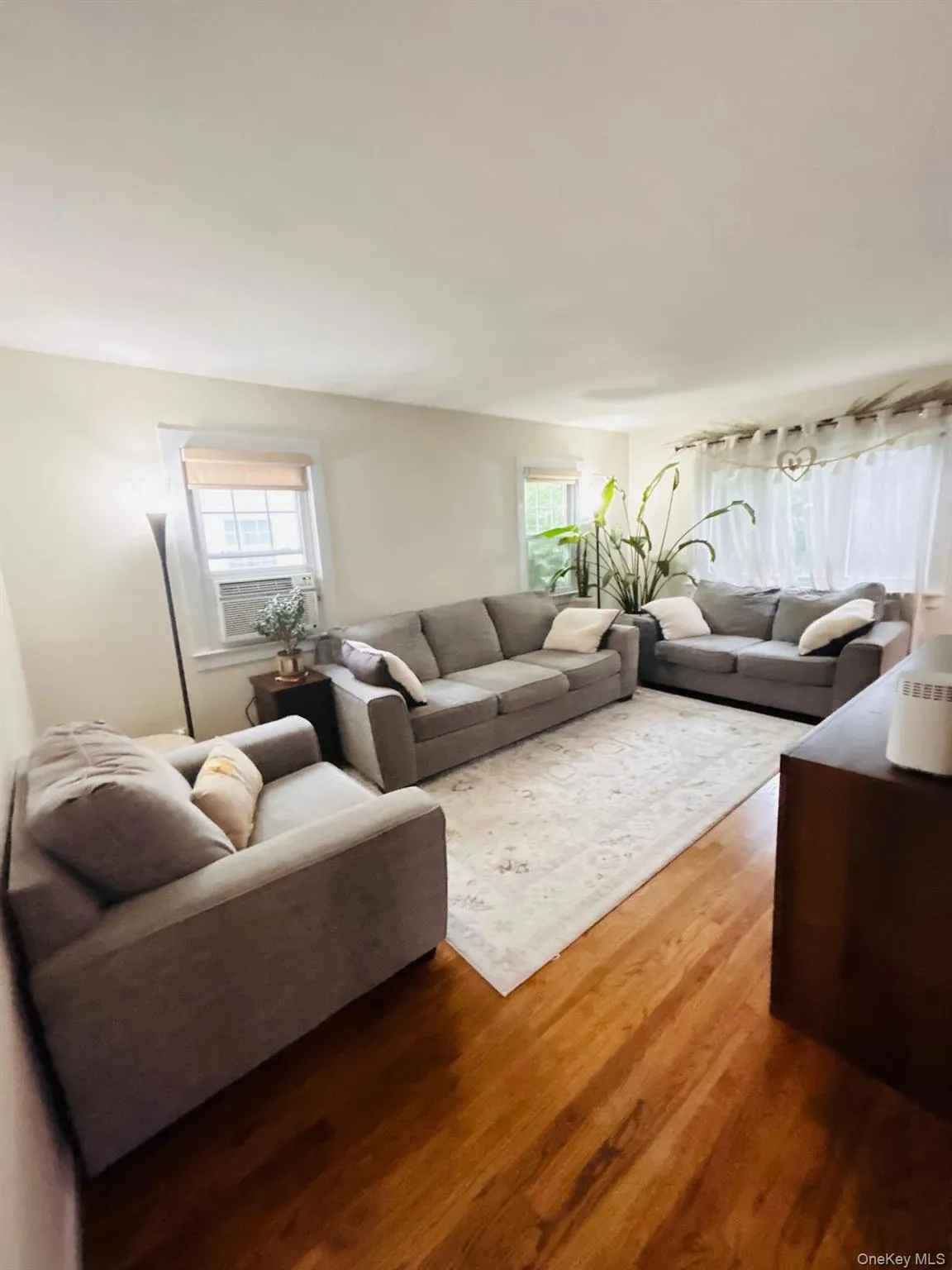 98 Albertson Place, North Hempstead, NY, 3 Bedrooms Bedrooms, 6 Rooms Rooms,2 BathroomsBathrooms,Residential,For Rent,Albertson,0,1027969 98 Albertson Place, North Hempstead, NY, 3 Bedrooms Bedrooms, 6 Rooms Rooms,2 BathroomsBathrooms,Residential,For Rent,Albertson,0,1027969