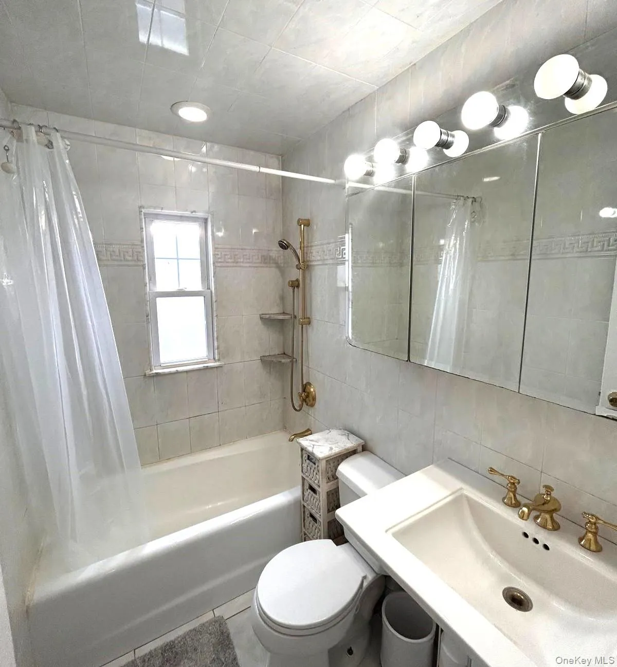 98 Albertson Place, North Hempstead, NY, 3 Bedrooms Bedrooms, 6 Rooms Rooms,2 BathroomsBathrooms,Residential,For Rent,Albertson,0,1027969 98 Albertson Place, North Hempstead, NY, 3 Bedrooms Bedrooms, 6 Rooms Rooms,2 BathroomsBathrooms,Residential,For Rent,Albertson,0,1027969