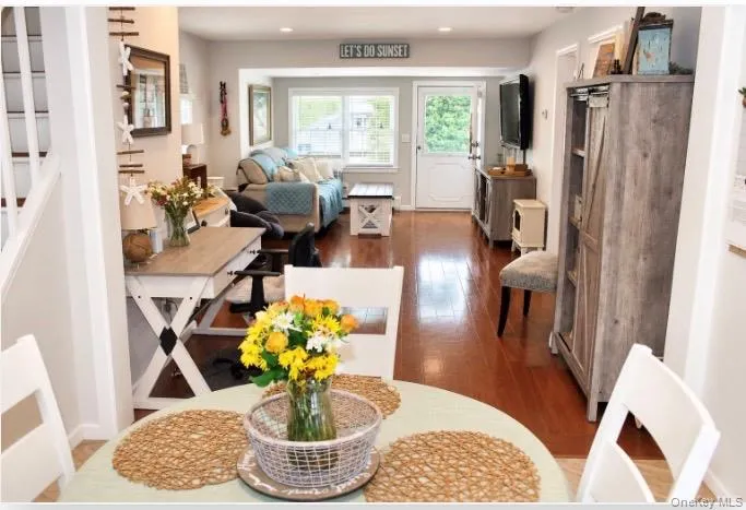 63 Smith Street, Islip, NY, 2 Bedrooms Bedrooms, 4 Rooms Rooms,1 BathroomBathrooms,Residential,For Rent,Smith,0,1027972 63 Smith Street, Islip, NY, 2 Bedrooms Bedrooms, 4 Rooms Rooms,1 BathroomBathrooms,Residential,For Rent,Smith,0,1027972