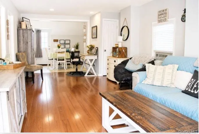 63 Smith Street, Islip, NY, 2 Bedrooms Bedrooms, 4 Rooms Rooms,1 BathroomBathrooms,Residential,For Rent,Smith,0,1027972 63 Smith Street, Islip, NY, 2 Bedrooms Bedrooms, 4 Rooms Rooms,1 BathroomBathrooms,Residential,For Rent,Smith,0,1027972