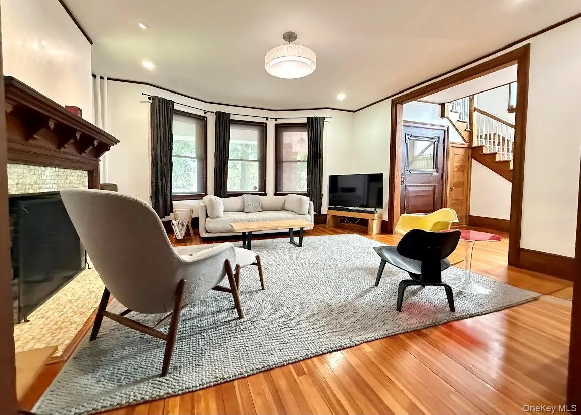 453 Palmer Avenue, Mamaroneck, NY, 4 Bedrooms Bedrooms, 7 Rooms Rooms,1 BathroomBathrooms,Residential Lease,For Rent,Palmer,0,1027977 453 Palmer Avenue, Mamaroneck, NY, 4 Bedrooms Bedrooms, 7 Rooms Rooms,1 BathroomBathrooms,Residential Lease,For Rent,Palmer,0,1027977