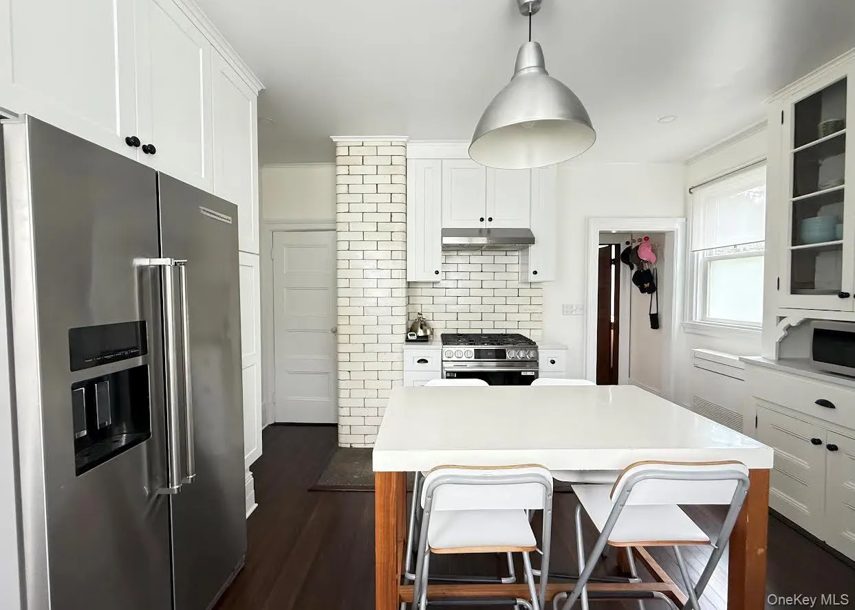 453 Palmer Avenue, Mamaroneck, NY, 4 Bedrooms Bedrooms, 7 Rooms Rooms,1 BathroomBathrooms,Residential Lease,For Rent,Palmer,0,1027977 453 Palmer Avenue, Mamaroneck, NY, 4 Bedrooms Bedrooms, 7 Rooms Rooms,1 BathroomBathrooms,Residential Lease,For Rent,Palmer,0,1027977