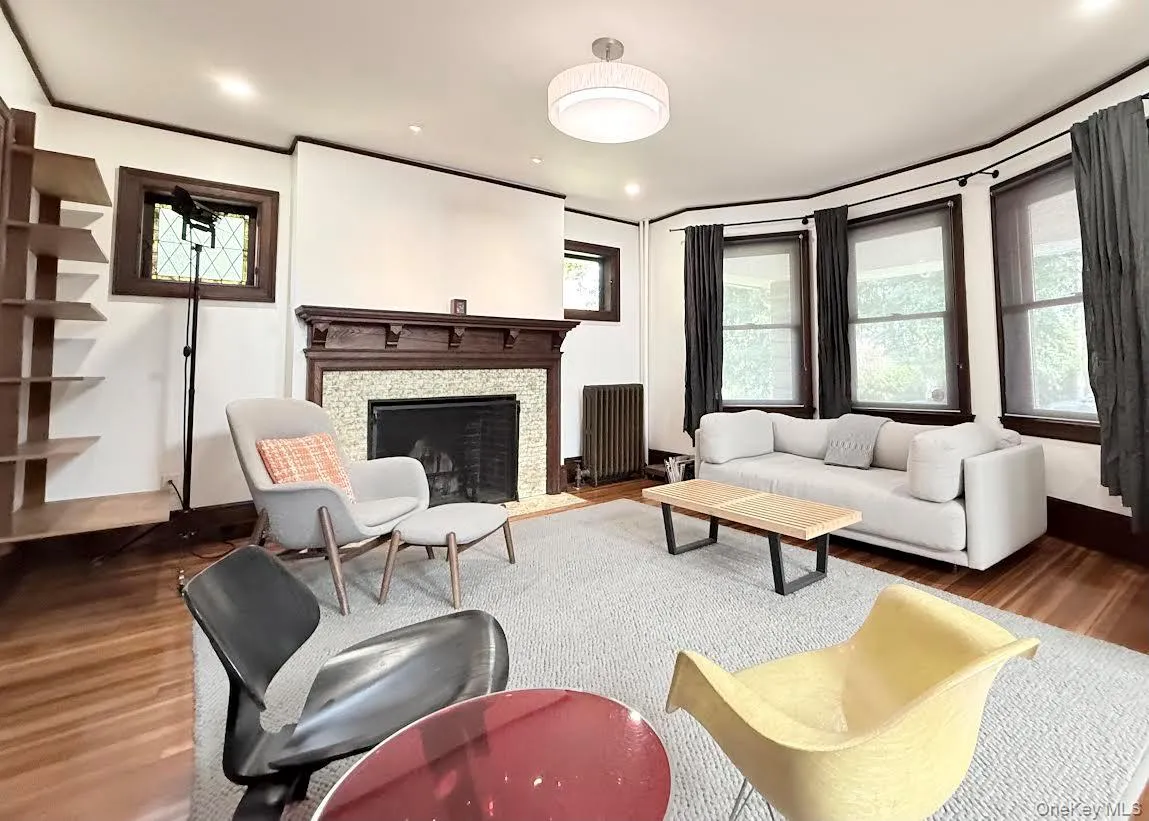 453 Palmer Avenue, Mamaroneck, NY, 4 Bedrooms Bedrooms, 7 Rooms Rooms,1 BathroomBathrooms,Residential Lease,For Rent,Palmer,0,1027977 453 Palmer Avenue, Mamaroneck, NY, 4 Bedrooms Bedrooms, 7 Rooms Rooms,1 BathroomBathrooms,Residential Lease,For Rent,Palmer,0,1027977