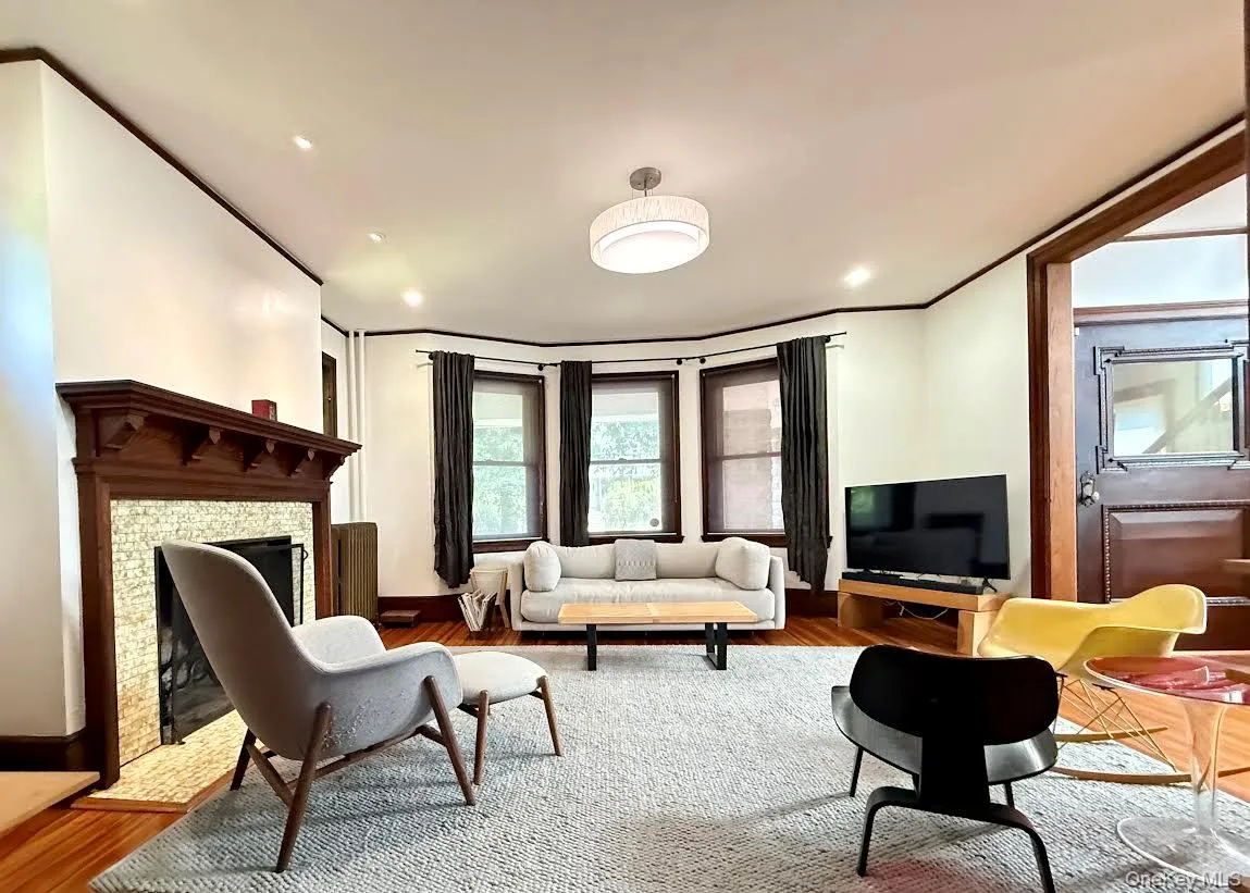 453 Palmer Avenue, Mamaroneck, NY, 4 Bedrooms Bedrooms, 7 Rooms Rooms,1 BathroomBathrooms,Residential Lease,For Rent,Palmer,0,1027977 453 Palmer Avenue, Mamaroneck, NY, 4 Bedrooms Bedrooms, 7 Rooms Rooms,1 BathroomBathrooms,Residential Lease,For Rent,Palmer,0,1027977