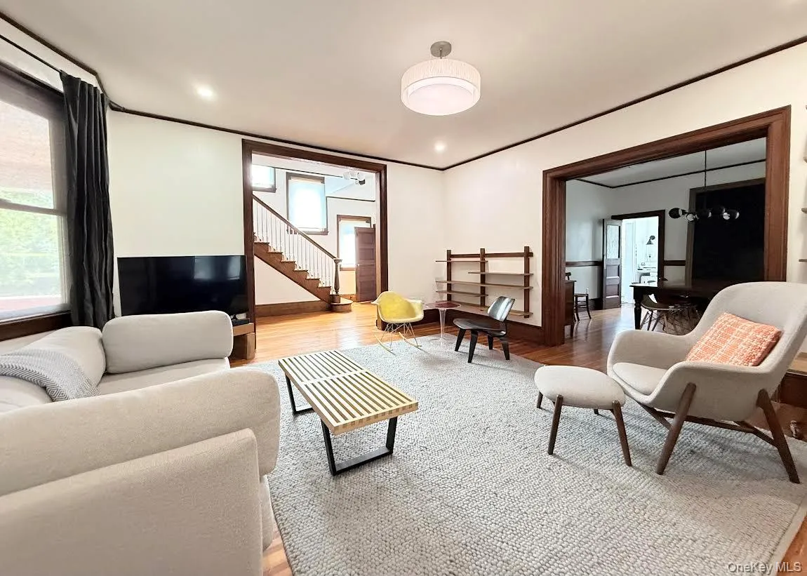 453 Palmer Avenue, Mamaroneck, NY, 4 Bedrooms Bedrooms, 7 Rooms Rooms,1 BathroomBathrooms,Residential Lease,For Rent,Palmer,0,1027977 453 Palmer Avenue, Mamaroneck, NY, 4 Bedrooms Bedrooms, 7 Rooms Rooms,1 BathroomBathrooms,Residential Lease,For Rent,Palmer,0,1027977