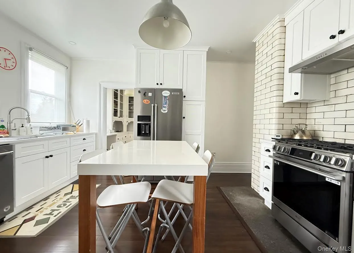 453 Palmer Avenue, Mamaroneck, NY, 4 Bedrooms Bedrooms, 7 Rooms Rooms,1 BathroomBathrooms,Residential Lease,For Rent,Palmer,0,1027977 453 Palmer Avenue, Mamaroneck, NY, 4 Bedrooms Bedrooms, 7 Rooms Rooms,1 BathroomBathrooms,Residential Lease,For Rent,Palmer,0,1027977