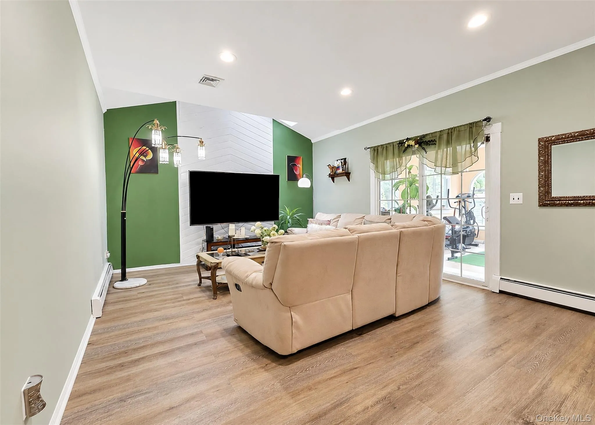 17 Carriage Lane, Brookhaven, NY, 4 Bedrooms Bedrooms, 8 Rooms Rooms,3 BathroomsBathrooms,Residential,For Rent,Carriage,0,1027978 17 Carriage Lane, Brookhaven, NY, 4 Bedrooms Bedrooms, 8 Rooms Rooms,3 BathroomsBathrooms,Residential,For Rent,Carriage,0,1027978