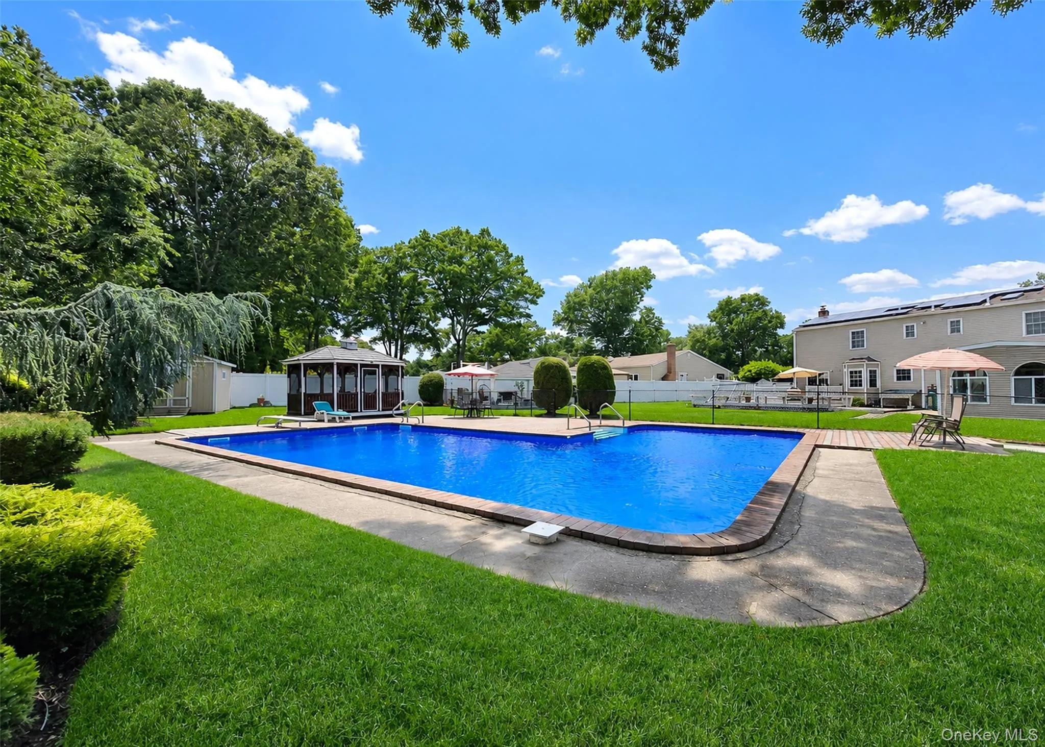 17 Carriage Lane, Brookhaven, NY, 4 Bedrooms Bedrooms, 8 Rooms Rooms,3 BathroomsBathrooms,Residential,For Rent,Carriage,0,1027978 17 Carriage Lane, Brookhaven, NY, 4 Bedrooms Bedrooms, 8 Rooms Rooms,3 BathroomsBathrooms,Residential,For Rent,Carriage,0,1027978