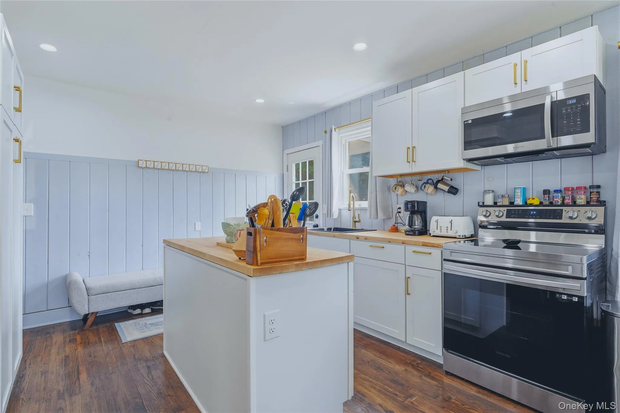 26 Ziegler Avenue, Poughkeepsie (town), NY, 3 Bedrooms Bedrooms, 6 Rooms Rooms,2 BathroomsBathrooms,Residential,For Rent,Ziegler,0,1027982 26 Ziegler Avenue, Poughkeepsie (town), NY, 3 Bedrooms Bedrooms, 6 Rooms Rooms,2 BathroomsBathrooms,Residential,For Rent,Ziegler,0,1027982
