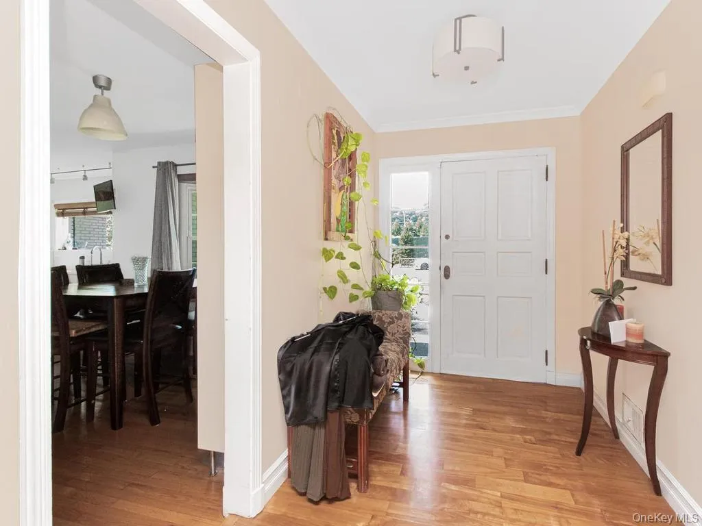 35 Barnard Road, New Rochelle, NY, 3 Bedrooms Bedrooms, 7 Rooms Rooms,2 BathroomsBathrooms,Residential,For Rent,Barnard,0,1027989 35 Barnard Road, New Rochelle, NY, 3 Bedrooms Bedrooms, 7 Rooms Rooms,2 BathroomsBathrooms,Residential,For Rent,Barnard,0,1027989