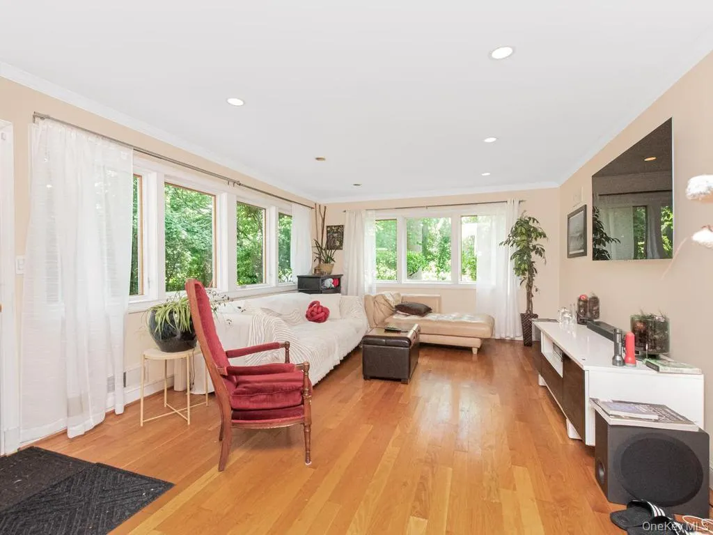35 Barnard Road, New Rochelle, NY, 3 Bedrooms Bedrooms, 7 Rooms Rooms,2 BathroomsBathrooms,Residential,For Rent,Barnard,0,1027989 35 Barnard Road, New Rochelle, NY, 3 Bedrooms Bedrooms, 7 Rooms Rooms,2 BathroomsBathrooms,Residential,For Rent,Barnard,0,1027989