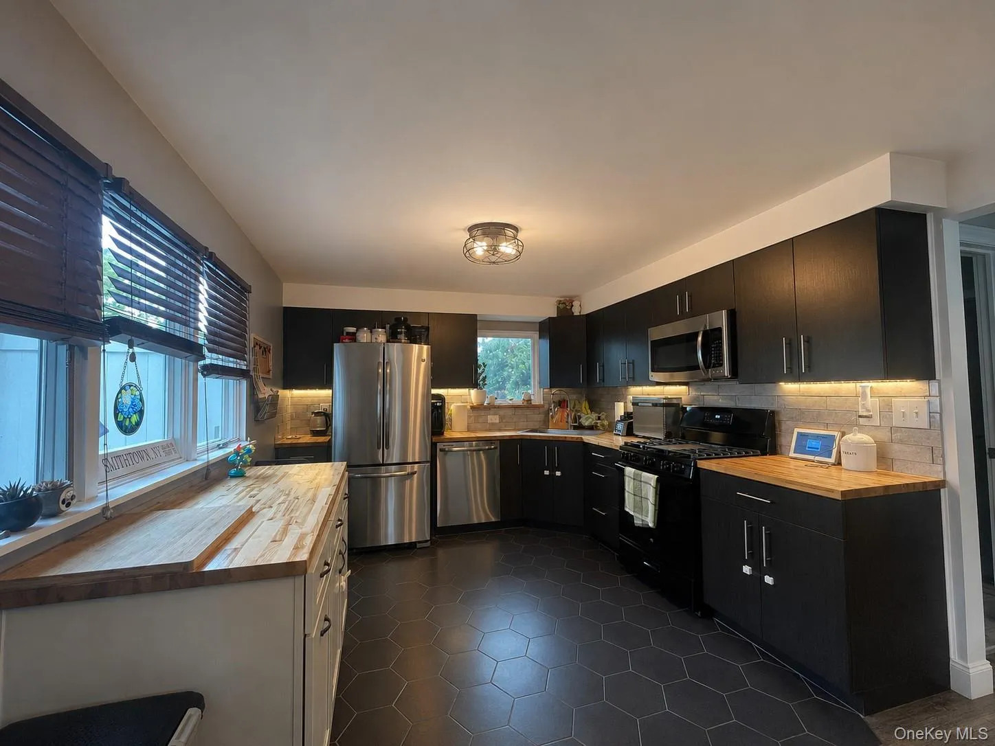 11 Sandalwood Drive, Smithtown, NY, 3 Bedrooms Bedrooms, 6 Rooms Rooms,2 BathroomsBathrooms,Residential,For Rent,Sandalwood,0,1027993 11 Sandalwood Drive, Smithtown, NY, 3 Bedrooms Bedrooms, 6 Rooms Rooms,2 BathroomsBathrooms,Residential,For Rent,Sandalwood,0,1027993