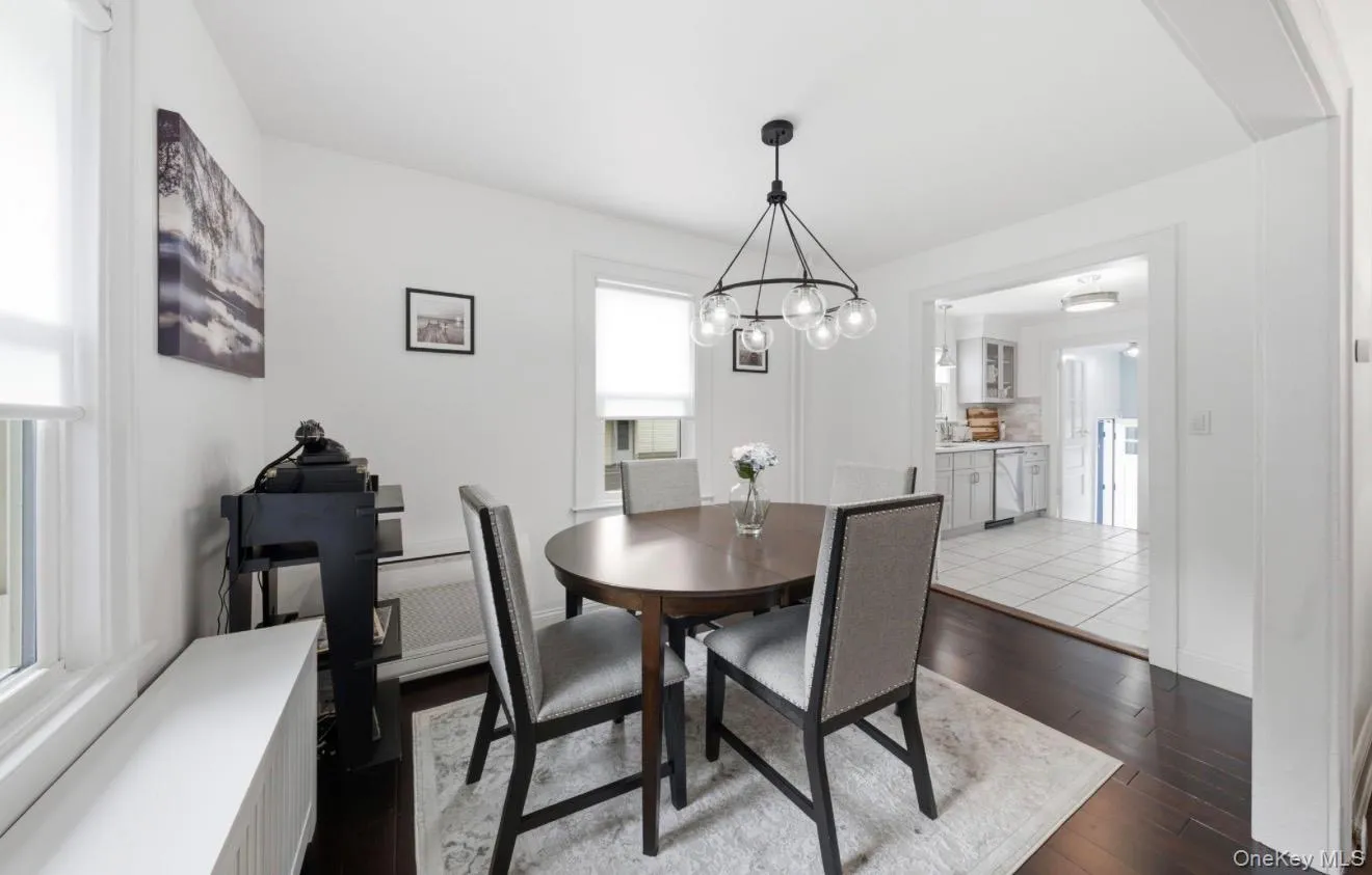 8 Rosewood Avenue, Babylon, NY, 3 Bedrooms Bedrooms, 6 Rooms Rooms,2 BathroomsBathrooms,Residential Lease,For Rent,Rosewood,0,1027998 8 Rosewood Avenue, Babylon, NY, 3 Bedrooms Bedrooms, 6 Rooms Rooms,2 BathroomsBathrooms,Residential Lease,For Rent,Rosewood,0,1027998