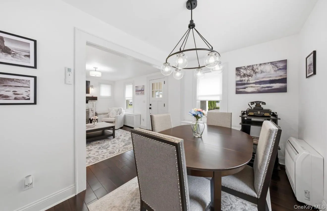 8 Rosewood Avenue, Babylon, NY, 3 Bedrooms Bedrooms, 6 Rooms Rooms,2 BathroomsBathrooms,Residential Lease,For Rent,Rosewood,0,1027998 8 Rosewood Avenue, Babylon, NY, 3 Bedrooms Bedrooms, 6 Rooms Rooms,2 BathroomsBathrooms,Residential Lease,For Rent,Rosewood,0,1027998