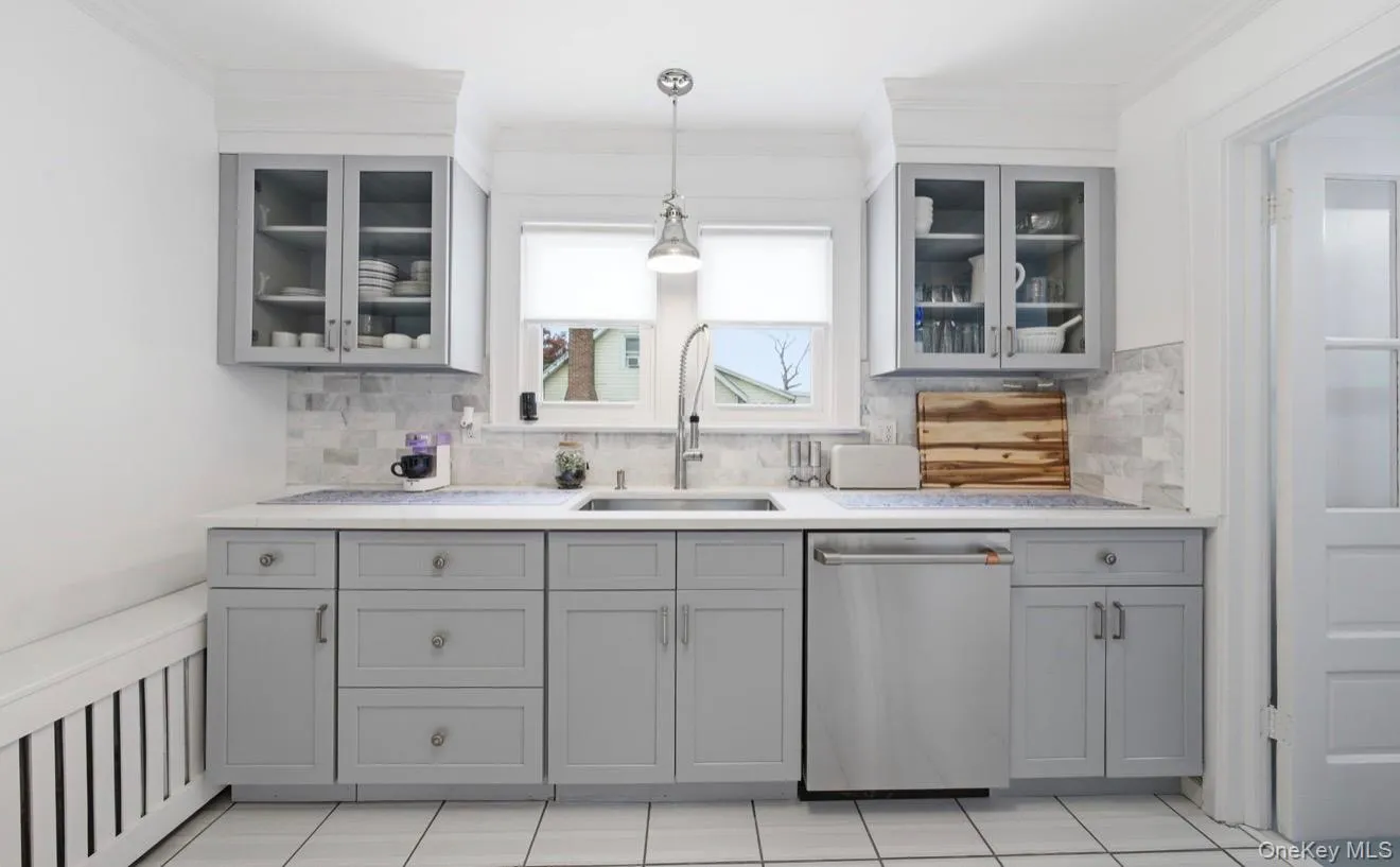 8 Rosewood Avenue, Babylon, NY, 3 Bedrooms Bedrooms, 6 Rooms Rooms,2 BathroomsBathrooms,Residential Lease,For Rent,Rosewood,0,1027998 8 Rosewood Avenue, Babylon, NY, 3 Bedrooms Bedrooms, 6 Rooms Rooms,2 BathroomsBathrooms,Residential Lease,For Rent,Rosewood,0,1027998