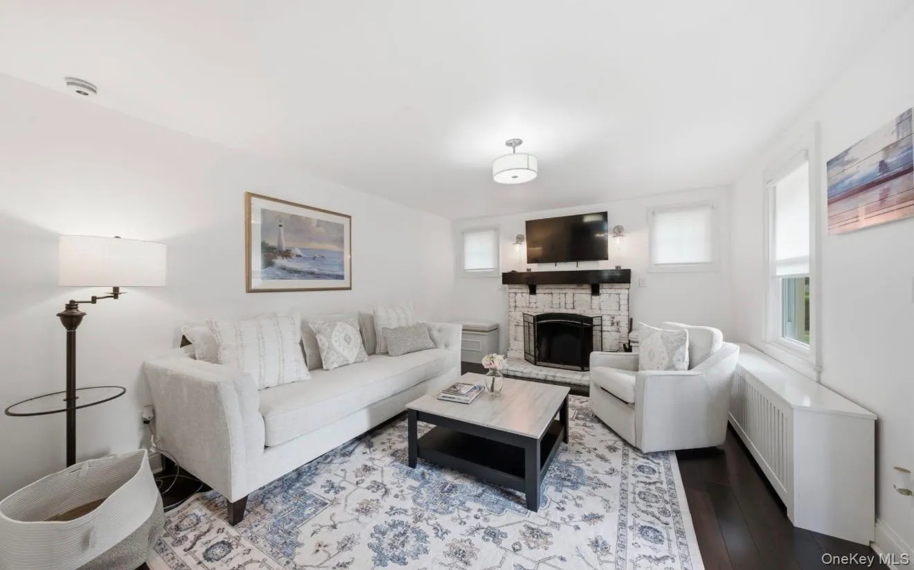 8 Rosewood Avenue, Babylon, NY, 3 Bedrooms Bedrooms, 6 Rooms Rooms,2 BathroomsBathrooms,Residential Lease,For Rent,Rosewood,0,1027998 8 Rosewood Avenue, Babylon, NY, 3 Bedrooms Bedrooms, 6 Rooms Rooms,2 BathroomsBathrooms,Residential Lease,For Rent,Rosewood,0,1027998