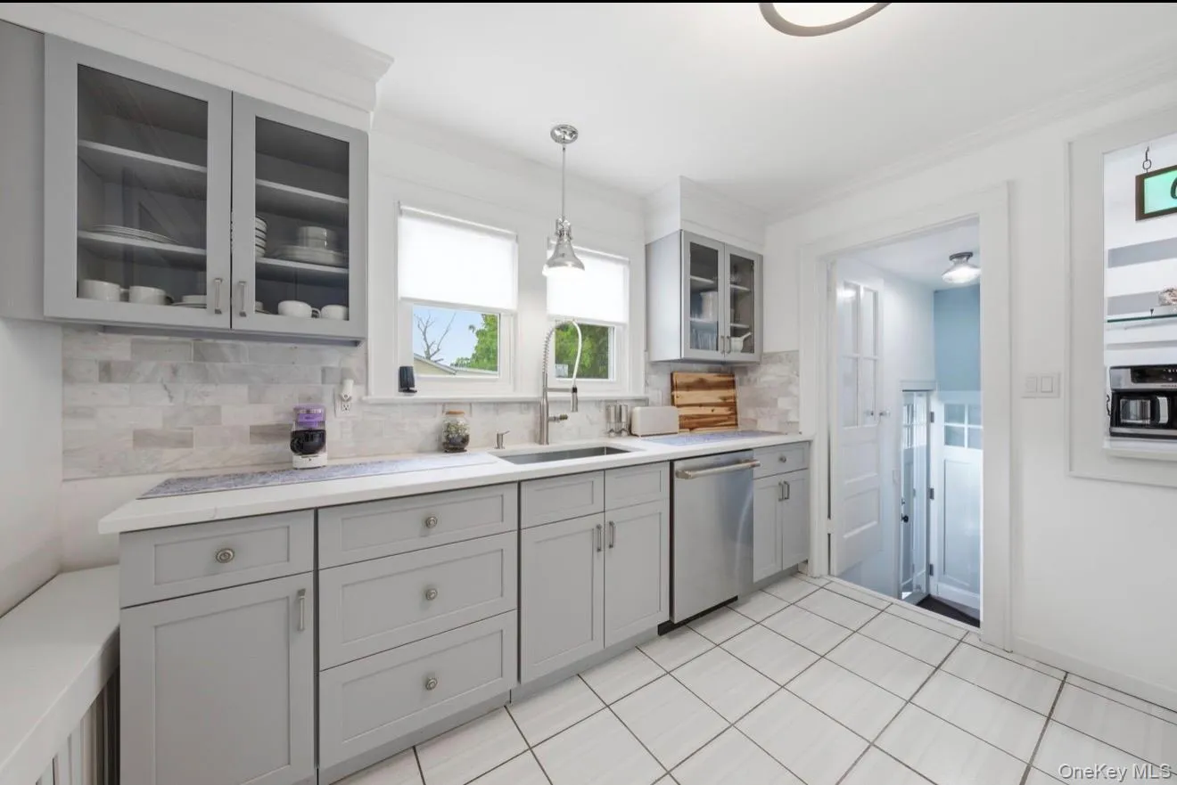 8 Rosewood Avenue, Babylon, NY, 3 Bedrooms Bedrooms, 6 Rooms Rooms,2 BathroomsBathrooms,Residential Lease,For Rent,Rosewood,0,1027998 8 Rosewood Avenue, Babylon, NY, 3 Bedrooms Bedrooms, 6 Rooms Rooms,2 BathroomsBathrooms,Residential Lease,For Rent,Rosewood,0,1027998