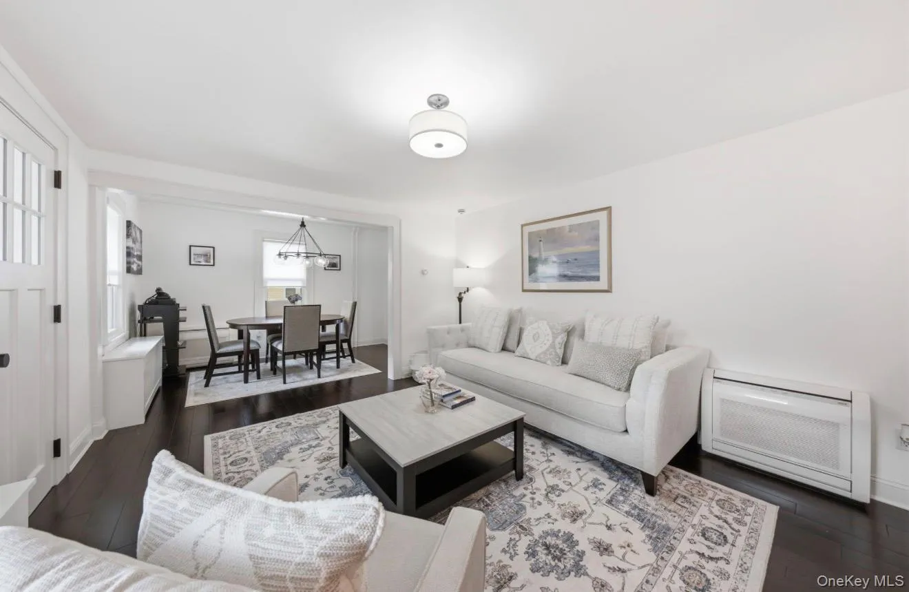 8 Rosewood Avenue, Babylon, NY, 3 Bedrooms Bedrooms, 6 Rooms Rooms,2 BathroomsBathrooms,Residential Lease,For Rent,Rosewood,0,1027998 8 Rosewood Avenue, Babylon, NY, 3 Bedrooms Bedrooms, 6 Rooms Rooms,2 BathroomsBathrooms,Residential Lease,For Rent,Rosewood,0,1027998