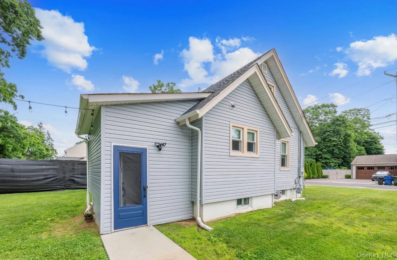 8 Rosewood Avenue, Babylon, NY, 3 Bedrooms Bedrooms, 6 Rooms Rooms,2 BathroomsBathrooms,Residential Lease,For Rent,Rosewood,0,1027998 8 Rosewood Avenue, Babylon, NY, 3 Bedrooms Bedrooms, 6 Rooms Rooms,2 BathroomsBathrooms,Residential Lease,For Rent,Rosewood,0,1027998