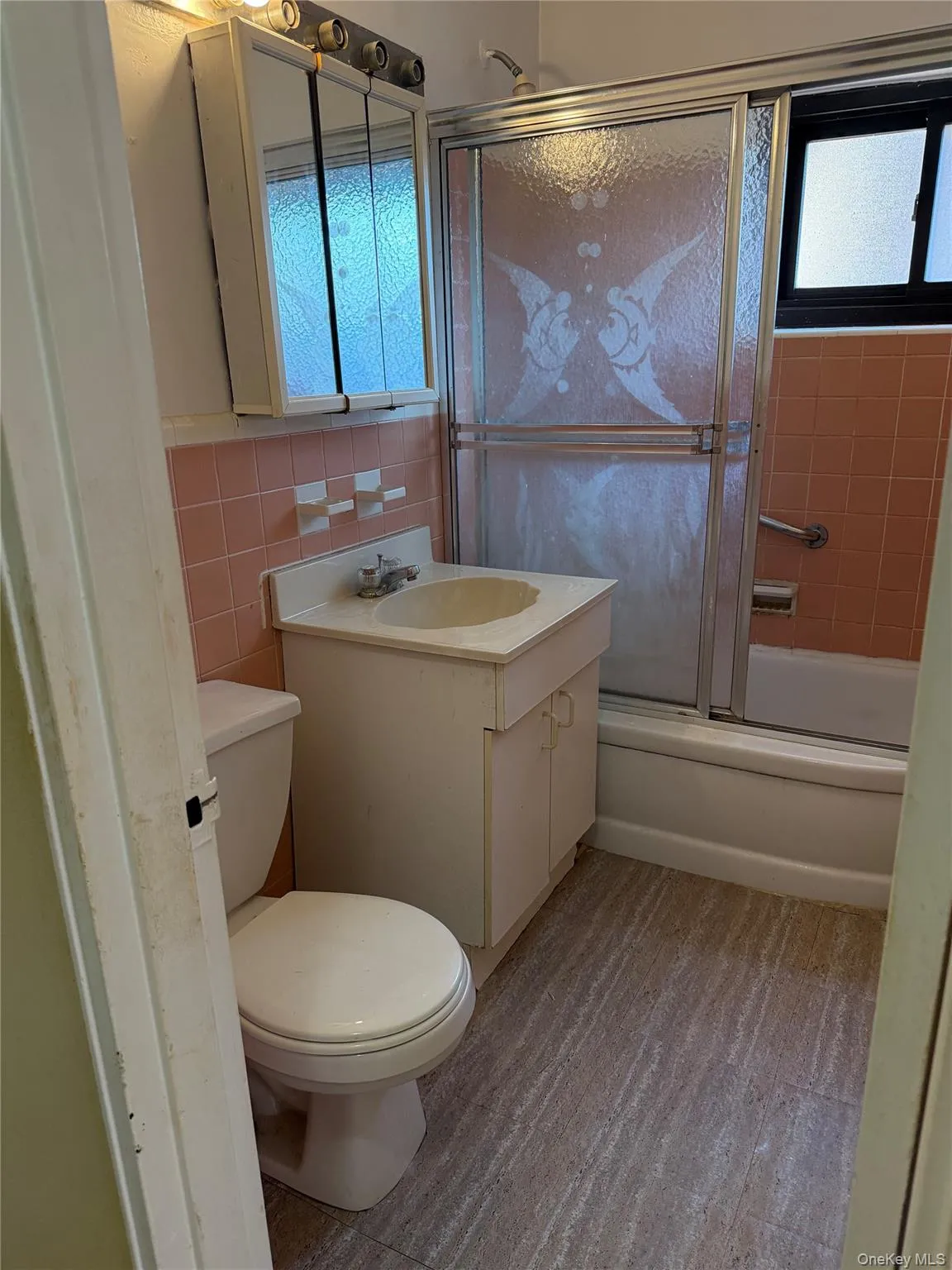 Full bathroom Full bathroom