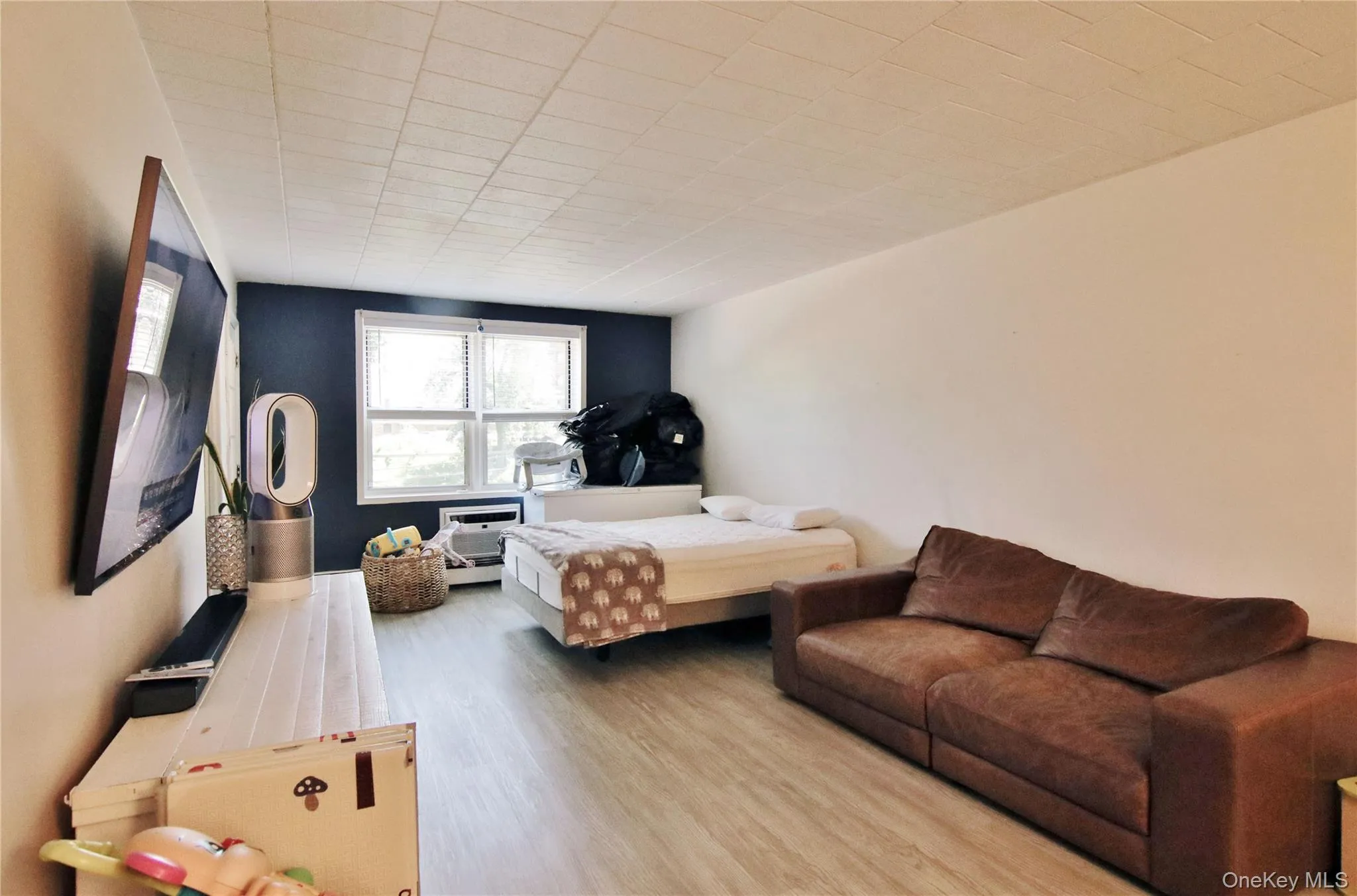 Living Room - open and bright Living Room - open and bright