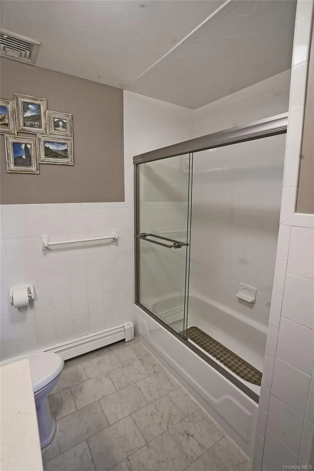 16 Four Winds Drive, La Grange, NY, 3 Bedrooms Bedrooms, 6 Rooms Rooms,3 BathroomsBathrooms,Residential,For Rent,Four Winds,0,1028035 16 Four Winds Drive, La Grange, NY, 3 Bedrooms Bedrooms, 6 Rooms Rooms,3 BathroomsBathrooms,Residential,For Rent,Four Winds,0,1028035